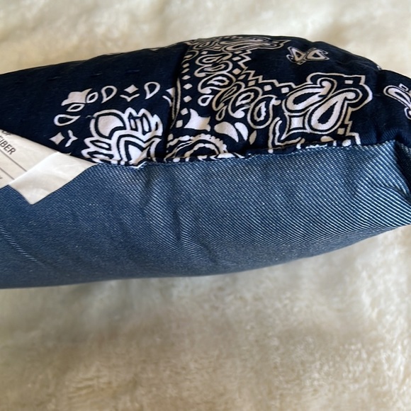 Levi’s bandana pillow mix Red /Navy - Picture 6 of 11